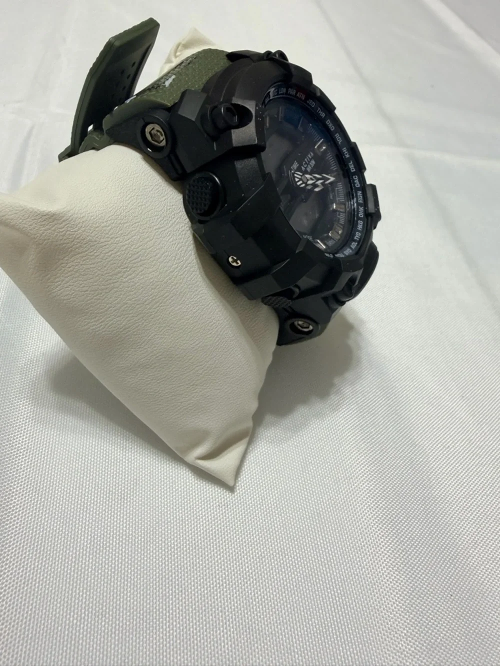 Activa y Invicta Dual-Display Sports Watch in Black and Olive Green